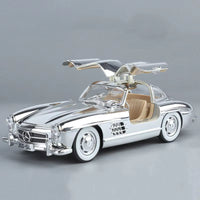 Mercedes-Benz 300 SL 1:24 diecast toy car side view