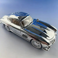 Mercedes-Benz 300 SL 1:24 diecast toy car opening detail