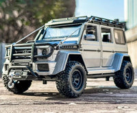 Mercedes-Benz G550 1:24 diecast toy car opening detail