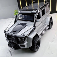 Mercedes-Benz G550 1:24 diecast toy car front angle view