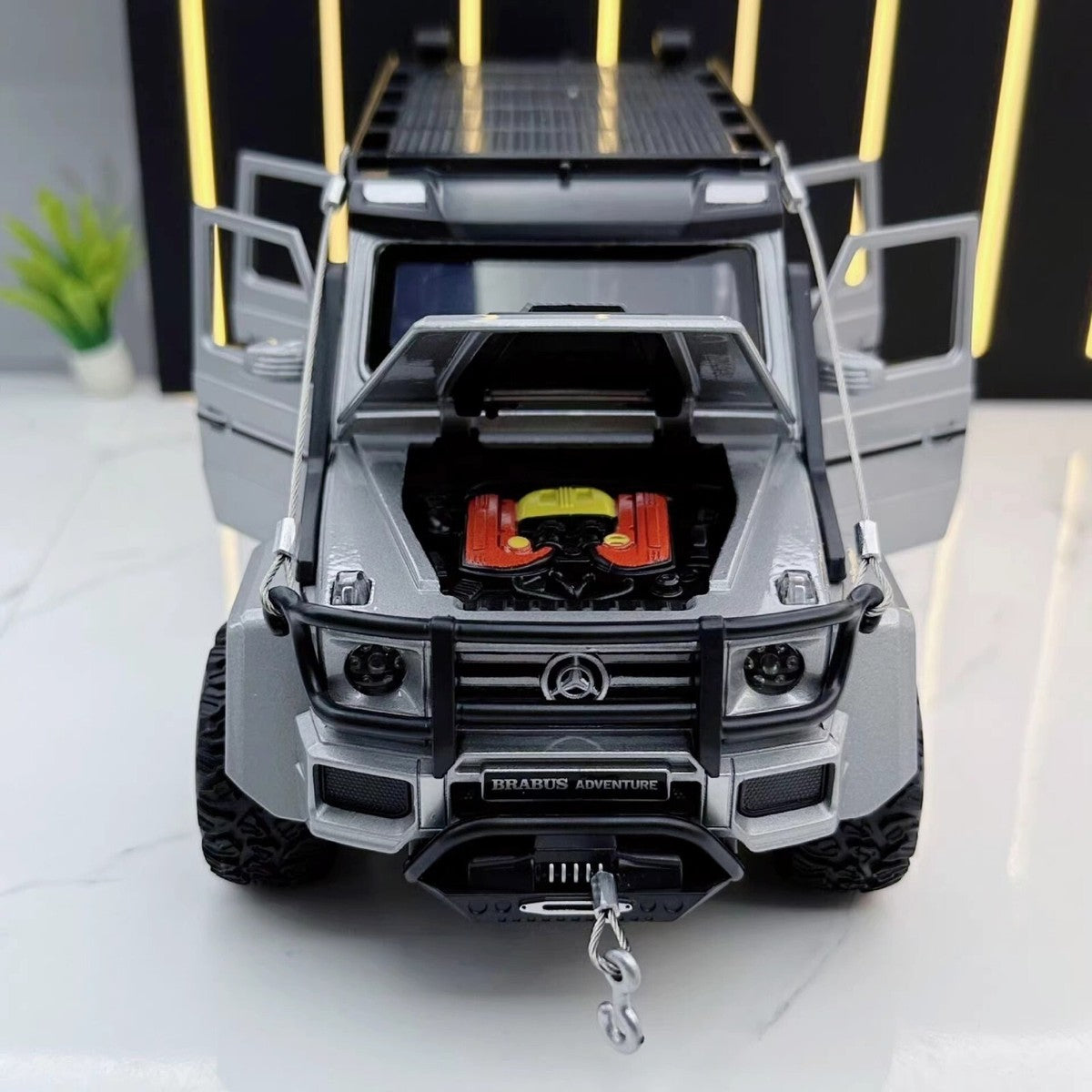 Mercedes-Benz G550 1:24 diecast toy car rear angle view