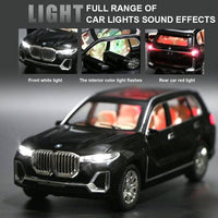BMW X7 1:24 diecast toy car front angle view