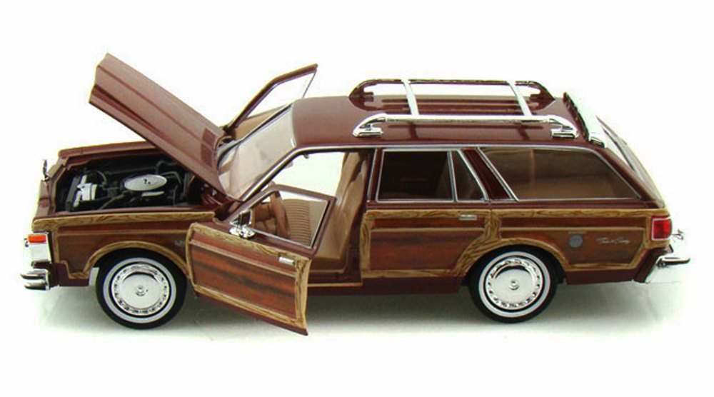 Vintage 1979 Chrysler 1:24 diecast toy car side view