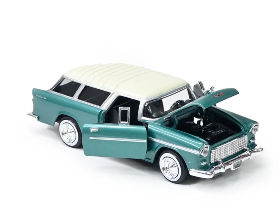 Chevy Nomad 1955 1:24 diecast toy car side view