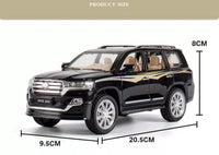 Toyota Land Cruiser 1:24 diecast toy car front angle view