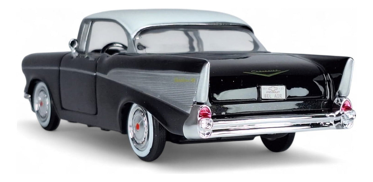 Chevrolet Bel Air 1:24 diecast toy car opening detail