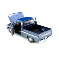 Chevrolet C10 Fleetside 1:24 diecast toy car interior detail