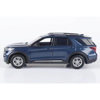 Ford Explorer XLT 1:24 diecast toy car rear angle view