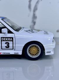 BMW M3 E30 DTM 1:24 diecast toy car opening detail