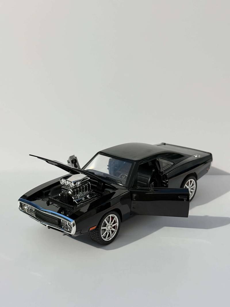Dodge Charger 1:24 diecast toy car wheel detail