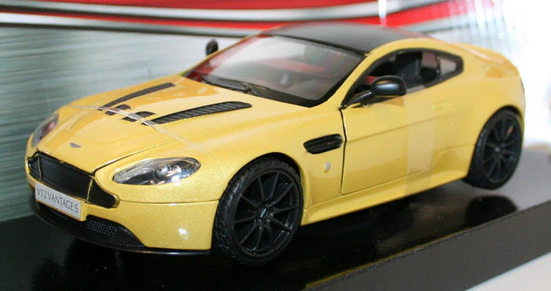 Aston Martin V12 Vantage S 1:24 diecast toy car interior detail