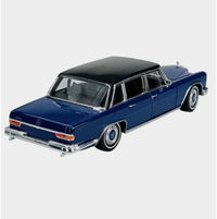 Vintage Mercedes 600 Pullman 1:24 diecast toy car interior detail
