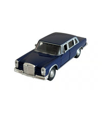 Vintage Mercedes 600 Pullman 1:24 diecast toy car opening detail