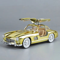 Mercedes-Benz 300 SL 1:24 diecast toy car top view