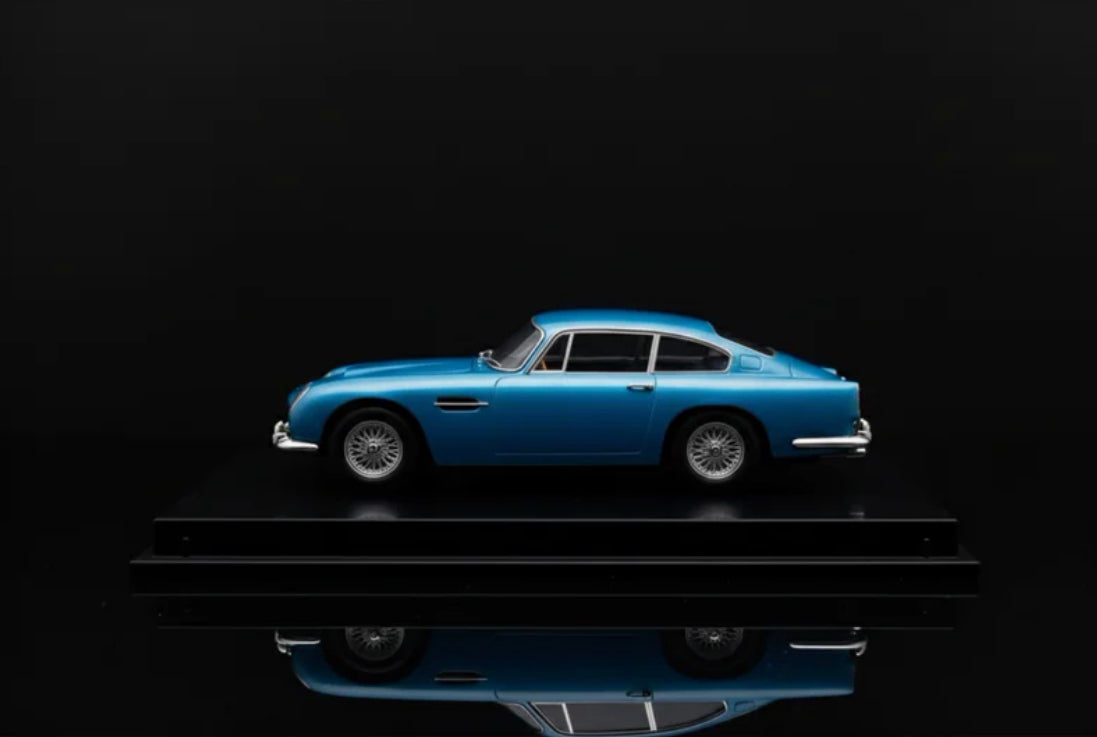 Aston Martin DB5 1963 1:24 diecast toy car rear angle view