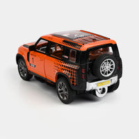 Land Rover Defender 1:24 diecast toy car opening detail