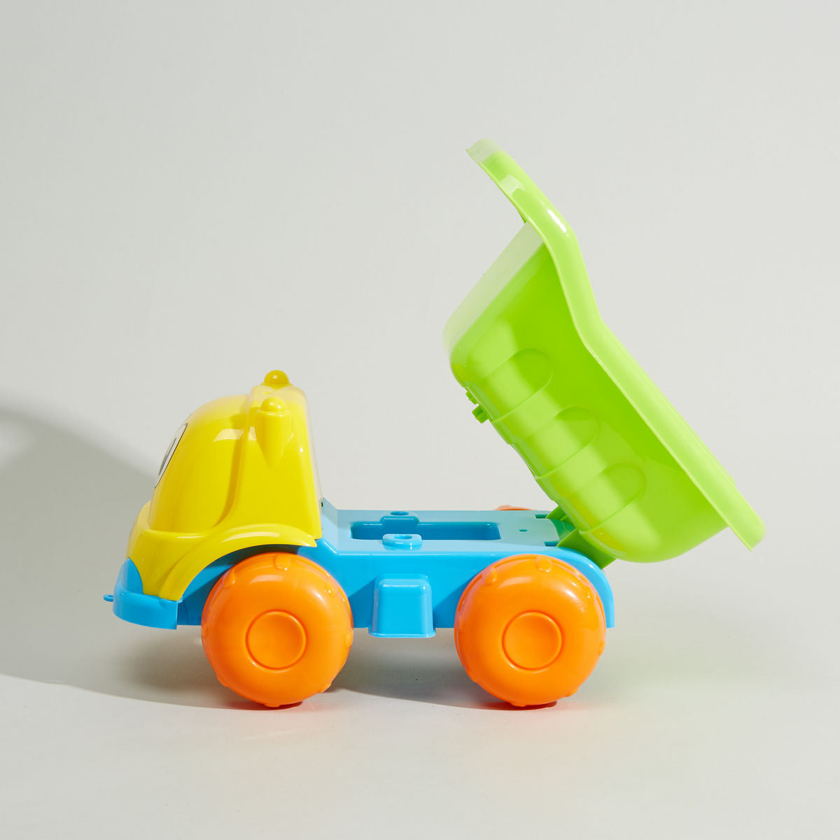 Jumbo Car-Shaped Beach Set image 3