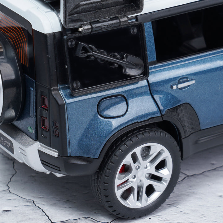 Land Rover Defender 110 1:24 Diecast Toy SUV product image 5