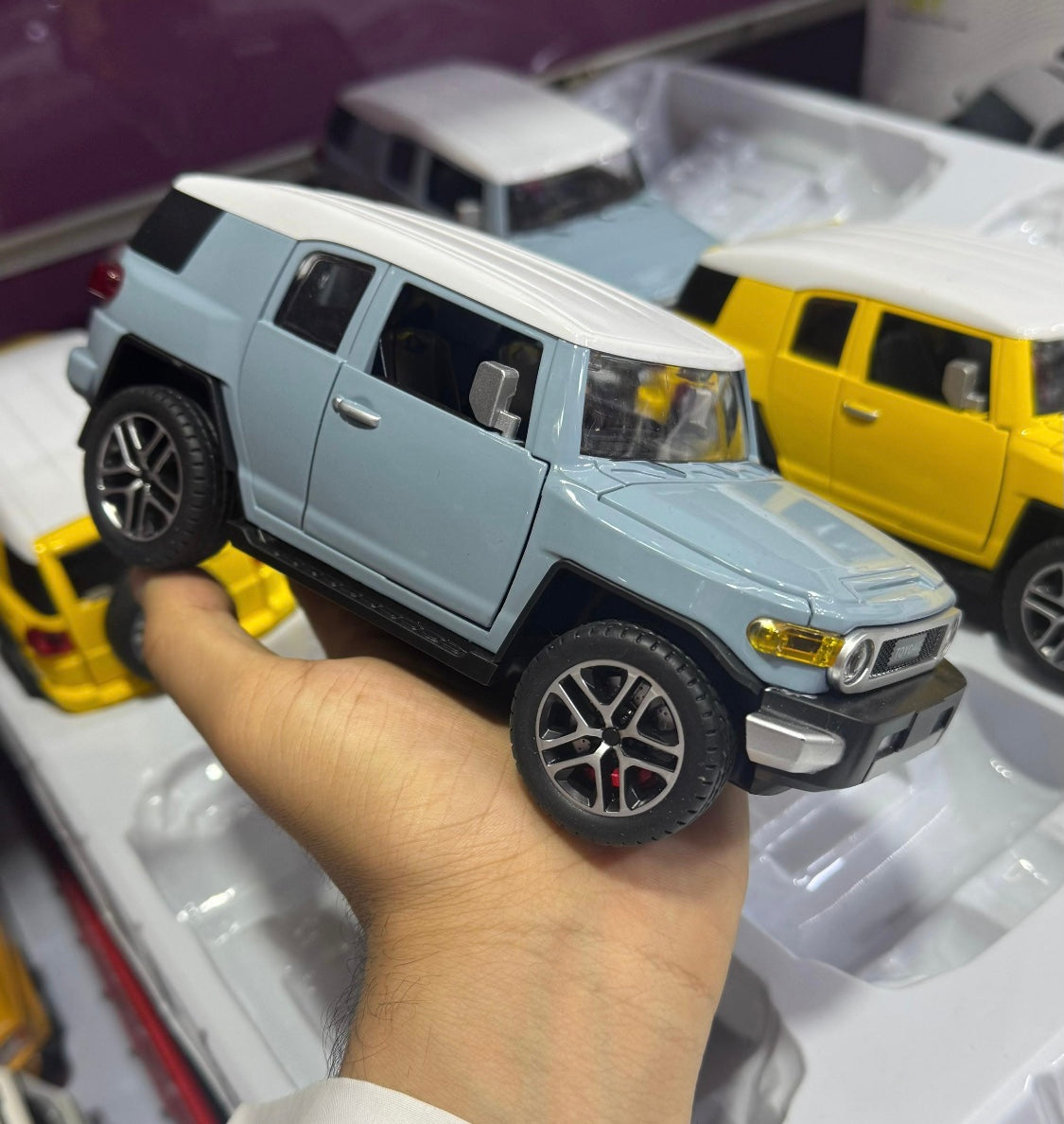Toyota FJ Cruiser 1:24 Diecast Toy SUV product image 3