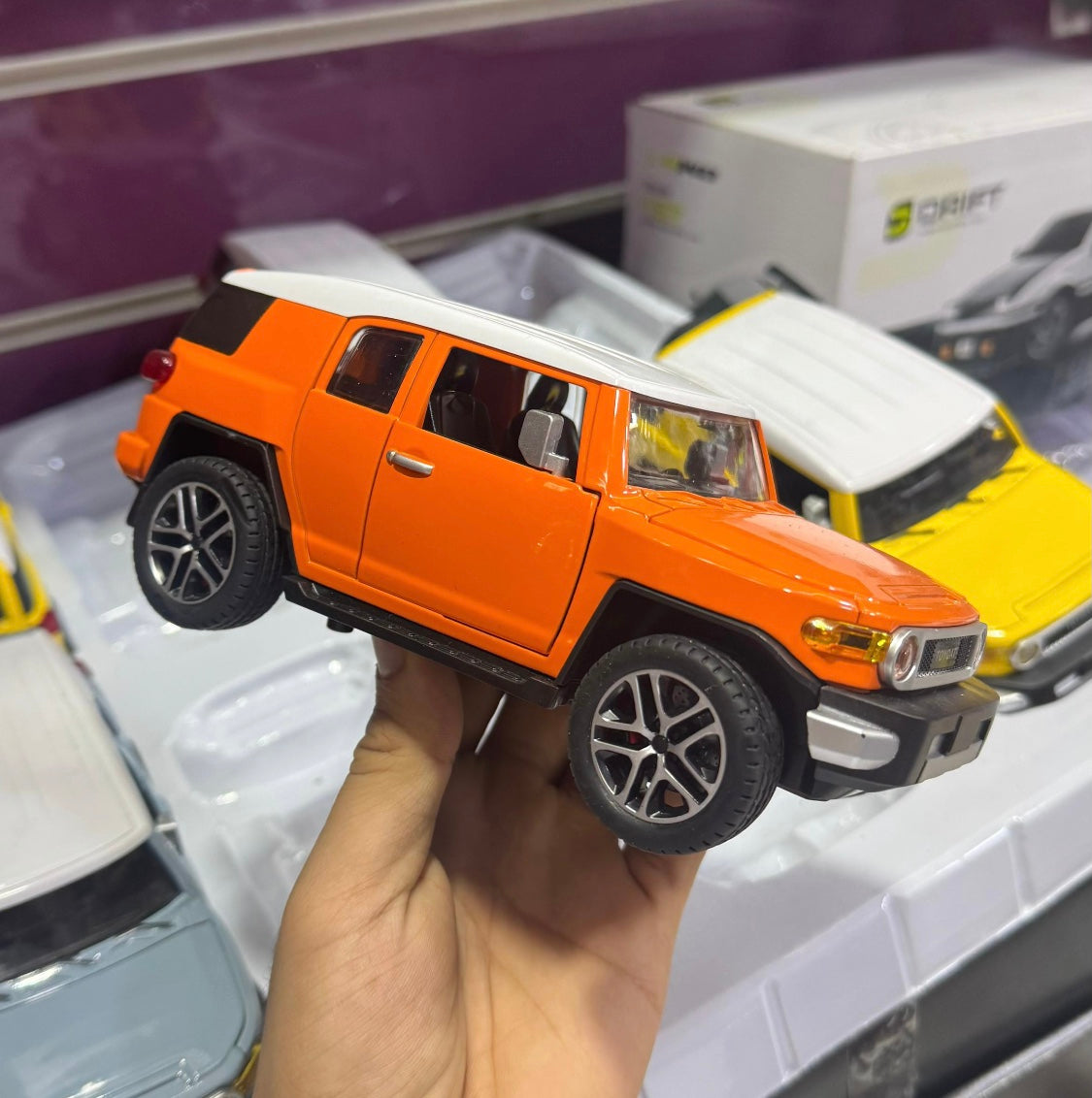 Toyota FJ Cruiser 1:24 Diecast Toy SUV product image 5