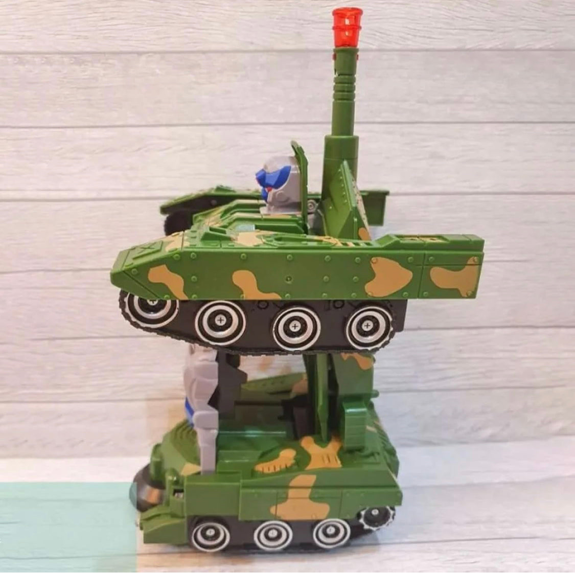 Armoured Combat Transformer 2-in-1 1:24 image 8