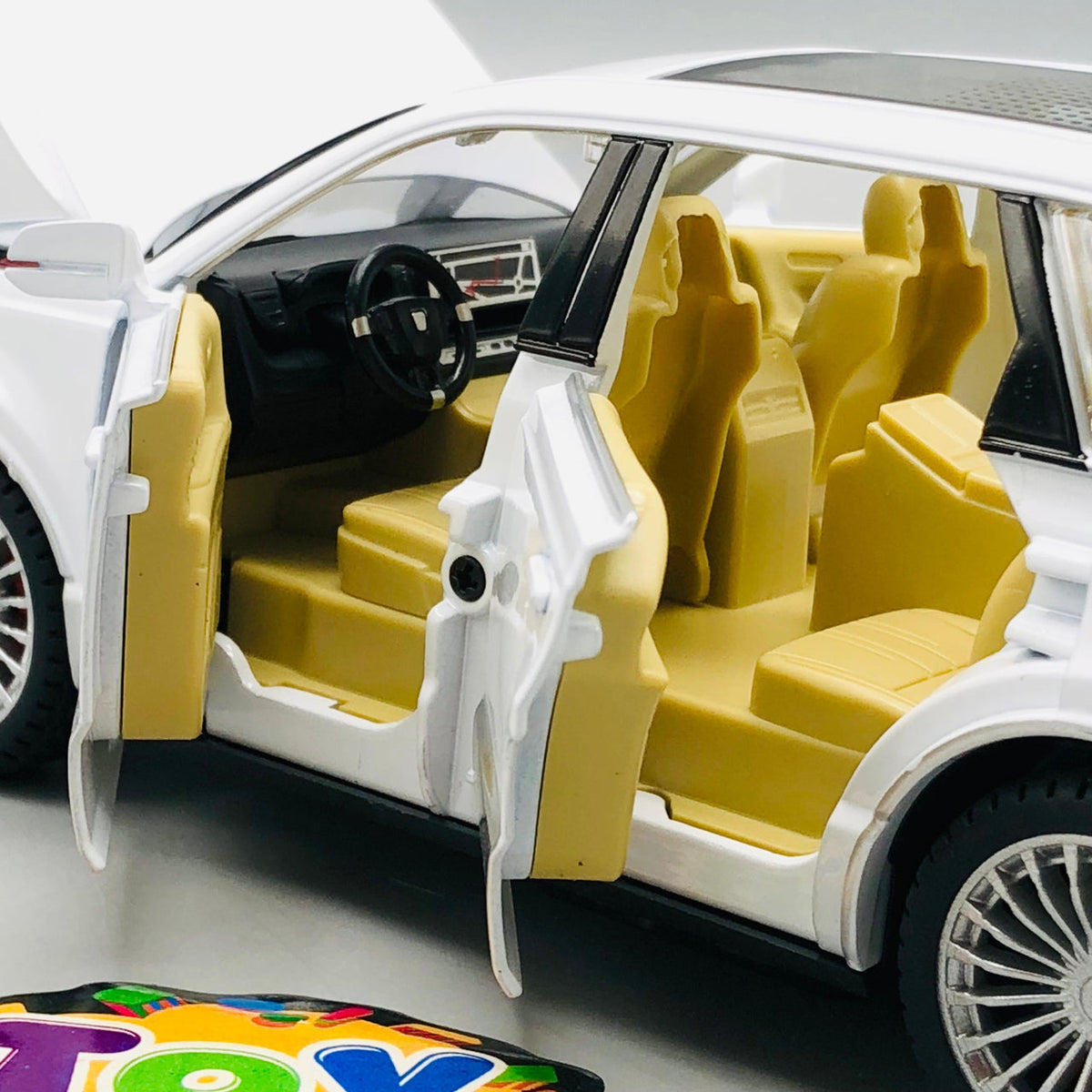 RC Toyota Century SUV 1:22 product image 6